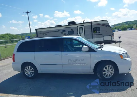 2015 Chrysler Town & Country Touring from USA, damaged, VIN 2C4RC1BG1FR697899